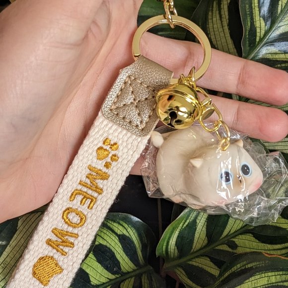 🎁 2/$20 🎁  keychain Cat scared super cute kitten kawaii kitty with bell MEOW - Picture 1 of 8